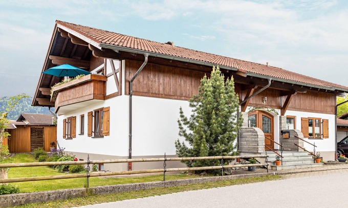 Wertach Apartment | Apartment 'Erd - Reuterwanne' with Mountain View, Shared Garden and Wi-Fi