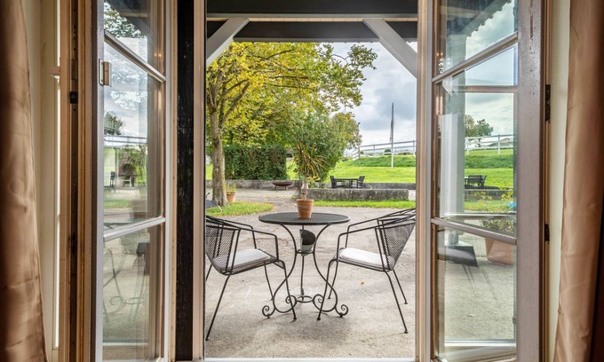 Ravensburg Apartment | Apartment 'Erdgeschoss' with Private Terrace, Shared Garden and Wi-Fi