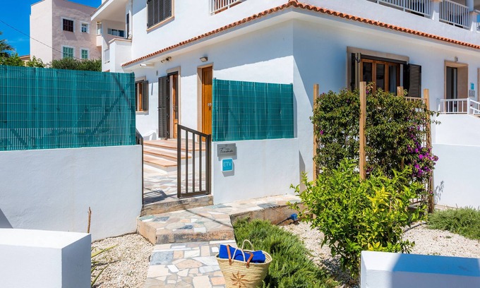 Colonia Sant Jordi Apartment | Apartment 'Apartamento Foradada' with Wi-Fi and Air Conditioning