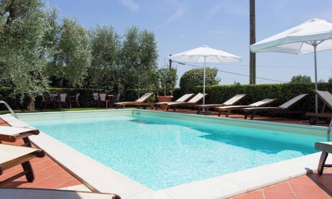 Massa e Cozzile Apartment | Apartment 'Estate' with Shared Pool, Wi-Fi and Air Conditioning
