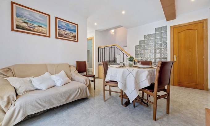 Sant Carles de la Rapita Apartment | Apartment 'Estela' with Private Terrace, Wi-Fi, Balcony and Air Conditioning