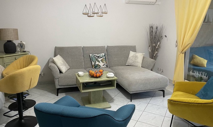 Miramar Apartment | Apartment for rent in secure residence with private pool near the sea.