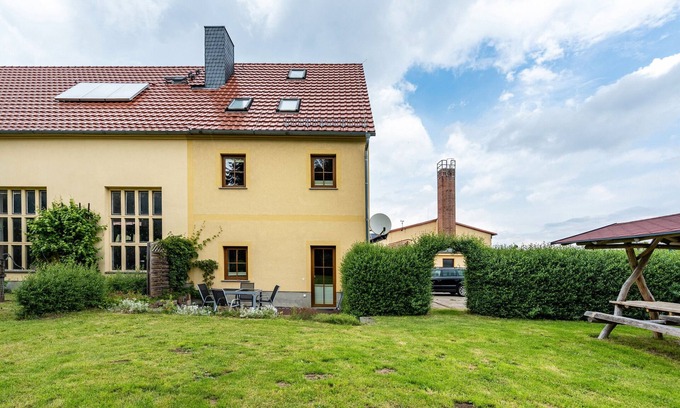 Loebau Apartment | Apartment 'Familie Nahrstedt Wildblick' with Private Garden and Wi-Fi