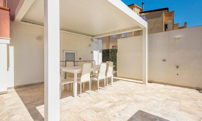 Lido Apartment | Apartment 'Favola Rosa' with Shared Terrace, Wi-Fi and Air Conditioning