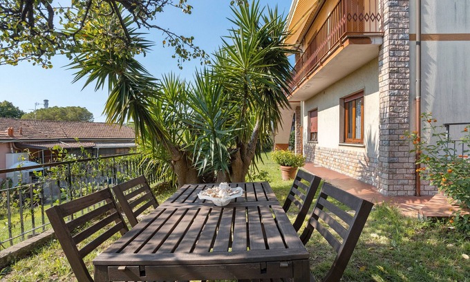 La Spezia Apartment | Apartment 'Felda' with Private Garden, Wi-Fi and Air Conditioning