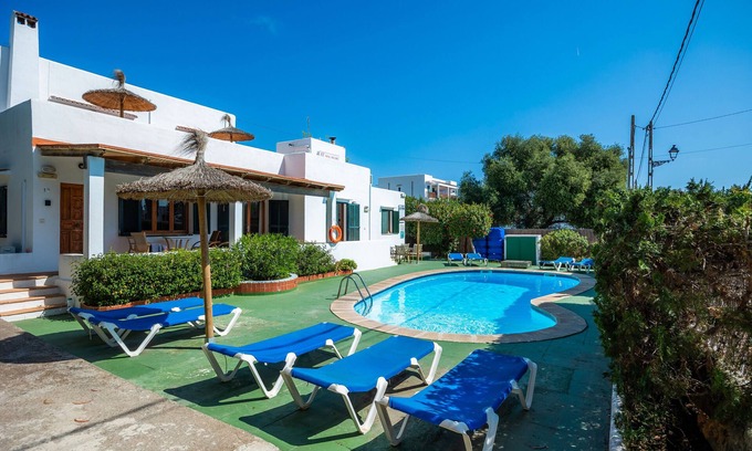 Cala d'Or Apartment | Apartment "Felipe 1-6" close to the Sea with Shared Pool & Wi-Fi