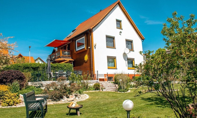 Kirchahorn House | Apartment 'Ferienlandhaus Ahorntal' with Mountain View, Private Terrace and Wi-Fi