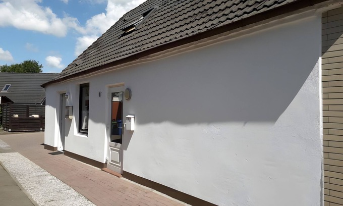 Wesselburen Apartment | Apartment 'Ferienwohnung Edel' with Private Terrace and Wi-Fi
