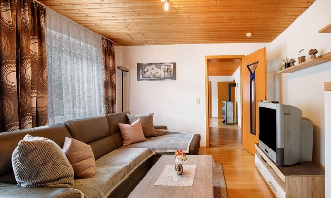 Offenhausen Apartment | Apartment 'Ferienwohnung Annette' with Shared Terrace and Wi-Fi