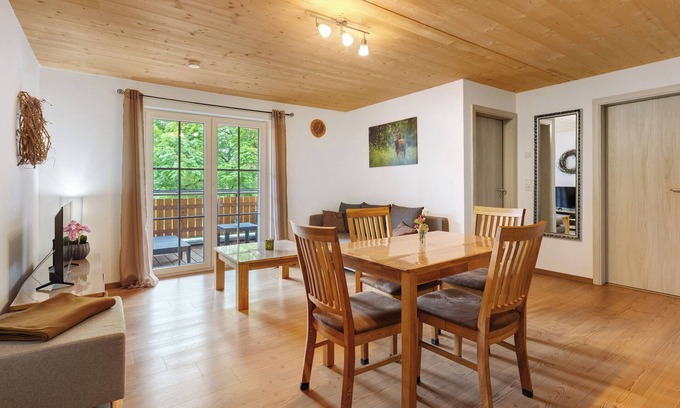 Unadingen Apartment | Apartment 'Ferienwohnung Gutach' with Shared Garden, Balcony and Wi-Fi