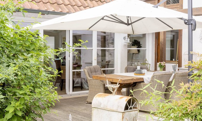 Stadelhofen Apartment | Apartment 'Ferienwohnung Country Side' with Private Terrace, Private Garden and Wi-Fi