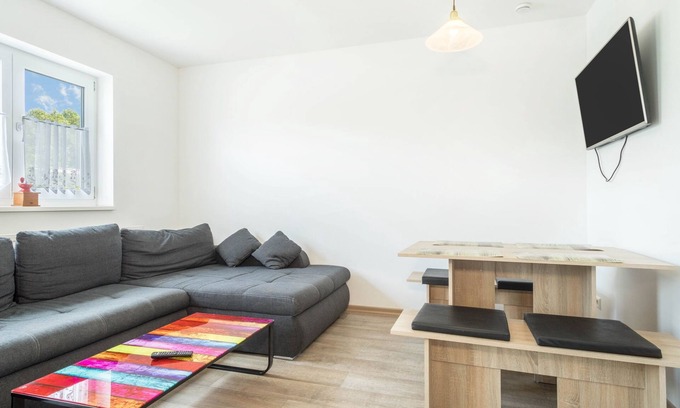 Reutin Apartment | Apartment “Ferienwohnung Eyrich EG” near Lake Constance with Wi-Fi, Terrace & Garden