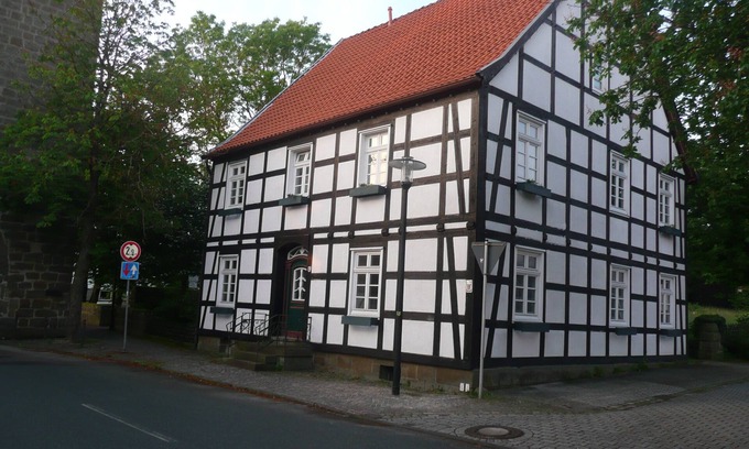Ruethen Apartment | Apartment 'Ferienwohnung Im Torwärterhäuschen' with Shared Garden and Wi-Fi