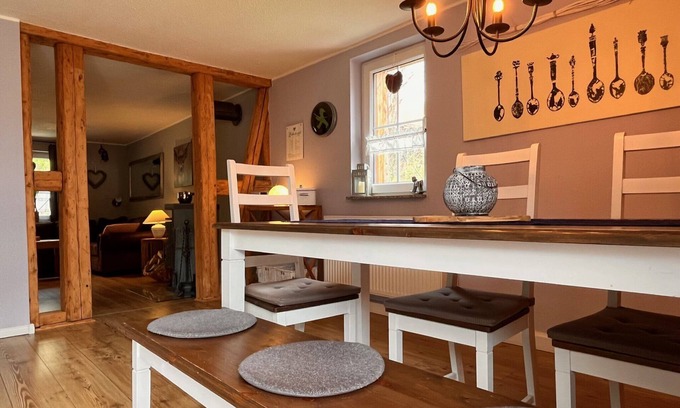 Tanne Apartment | Apartment 'Ferienwohnung Hexenstube 2' with Balcony and Wi-Fi