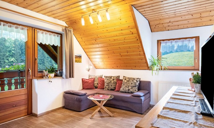 Sankt Maergen Apartment | Apartment 'Flieder' with Mountain View, Shared Garden and Wi-Fi
