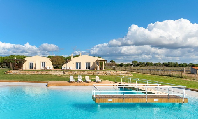 Cavaleiro House | Apartment 'Flor Do Rosto I' with Lake View, Shared Pool and Wi-Fi