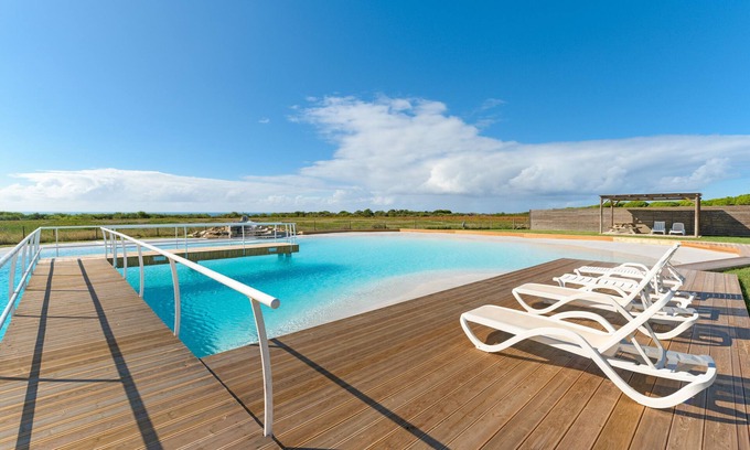 Cavaleiro House | Apartment 'Flor Do Rosto II' with Sea View, Shared Pool and Wi-Fi