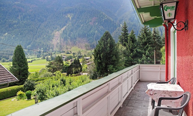 Stall Apartment | Apartment "Flying Hirsch" at Molltaler Appartements with Mountain View, Balcony & Wi-Fi
