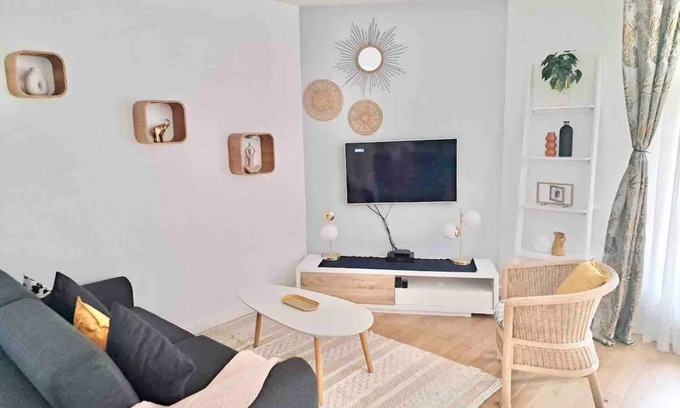 Le Plessis-Robinson Apartment | Apartment Orly Versailles Street parking Robinson