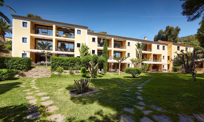 Le Rayol Apartment | Apartment(4/6 pers) upper floor balcony sea view with direct access to the beach