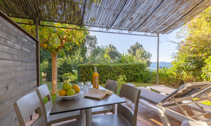 Le Rayol Apartment | Apartment (2/4 pers) garden level with direct access to the beach