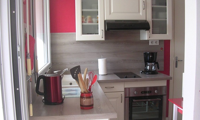 Saint-Palais-sur-Mer Apartment | Apartment with sea view and Nauzan beach