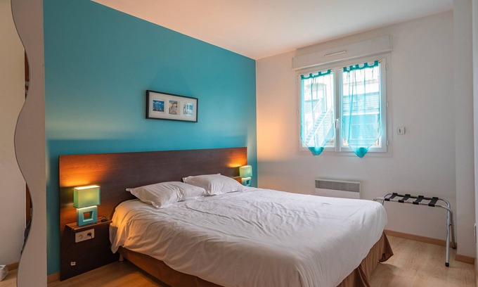 Saint-Simon-de-Bordes Apartment | Apartment 'Le Clos Du Champ De L'Amour - Ile D'Aix' with Private Pool and Air Conditioning