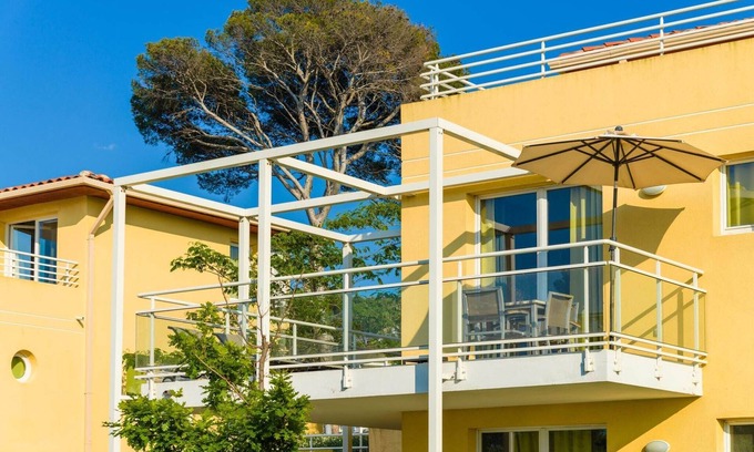 Le Brusc Apartment | Apartment in Le Brusc near Sandy Beach