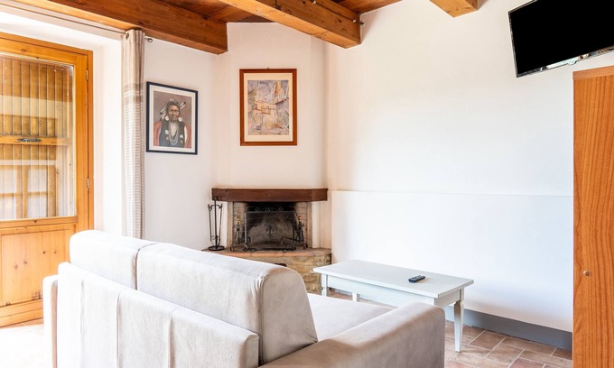 Santa Reparata Apartment | Apartment 'Frantoio' with Shared Pool, Shared Garden and Wi-Fi