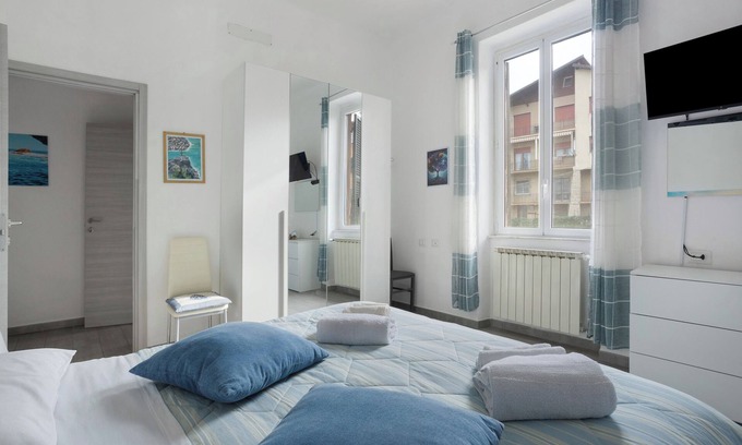 La Spezia Apartment | Apartment 'Georgehouse Golfo Dei Poeti 5 Terre' with Wi-Fi
