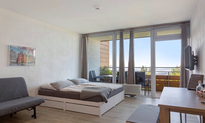 Geyersberg Apartment | Apartment 'Geyersberg Mit Aussicht' with Shared Garden and Balcony