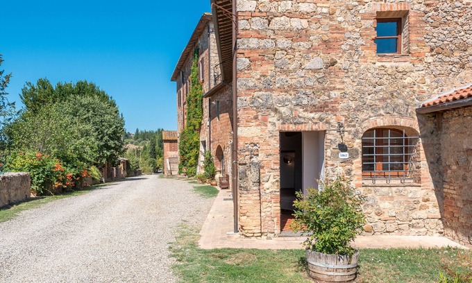 Monteroni d'Arbia Apartment | Apartment 'Giardino Su Siena' with Hill View, Shared Garden and Wi-Fi