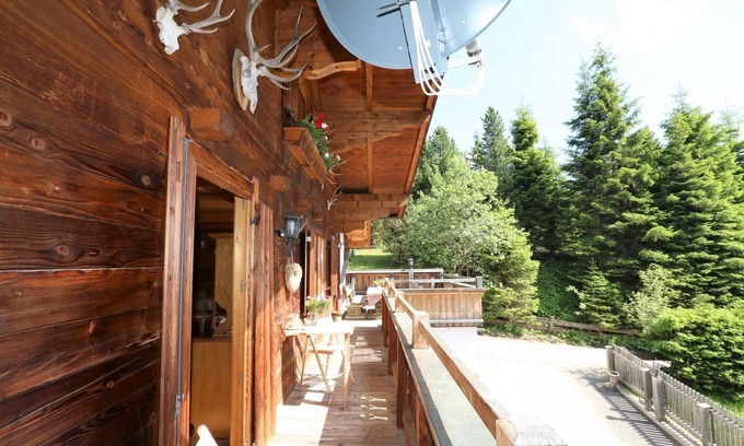 Fuegenberg Apartment | apartment Gipfelstürmer directly on the ski slope