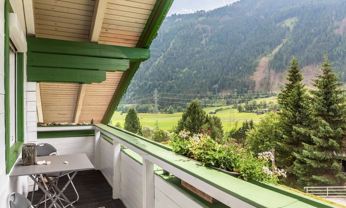 Stall Apartment | Apartment "Gletscherblick" at Molltaler Appartements with Mountain View, Balcony & Wi-Fi