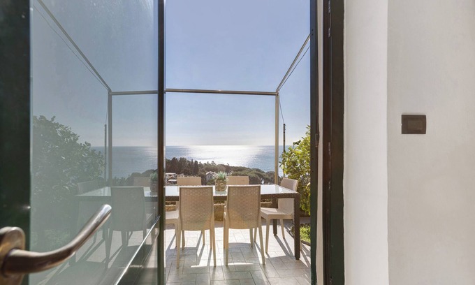 Pieve Ligure Apartment | Apartment 'Gli Ulivi Di Bogliasco - Ulivi 3' with Sea View, Wi-Fi and Air Conditioning