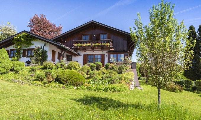 Ebersberg District Apartment | Apartment "Glonntal" between city, lakes & mountains