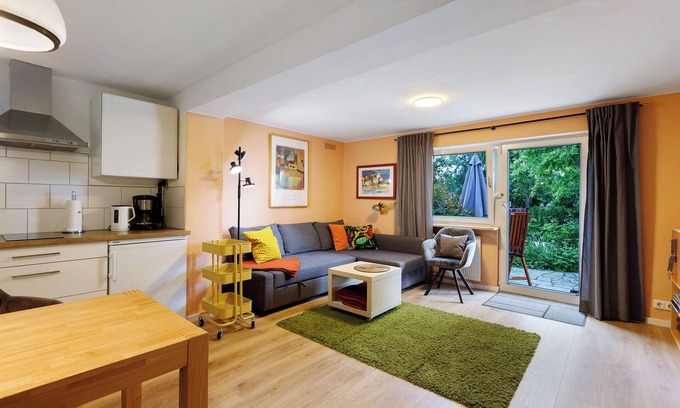Gaienhofen Apartment | Apartment 'Granzow' with Lake View, Wi-Fi and Air Conditioning
