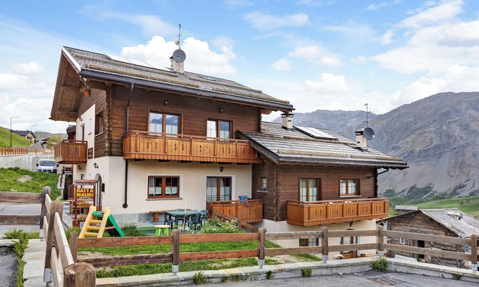 Sant'Anna Apartment | Apartment 'Greta Baita Mauri' with Balcony & Wi-Fi