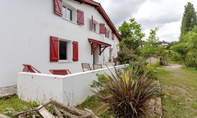 Guiche Apartment | Apartment 'Gte Elaïa Class 3 Au Coeur Du Pays' with Private Terrace, Wi-Fi and Air Conditioning