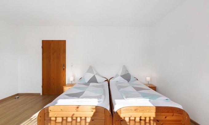 Engen Apartment | Apartment 'Hewenpanorama 4' with Mountain View, Shared Terrace and Wi-Fi