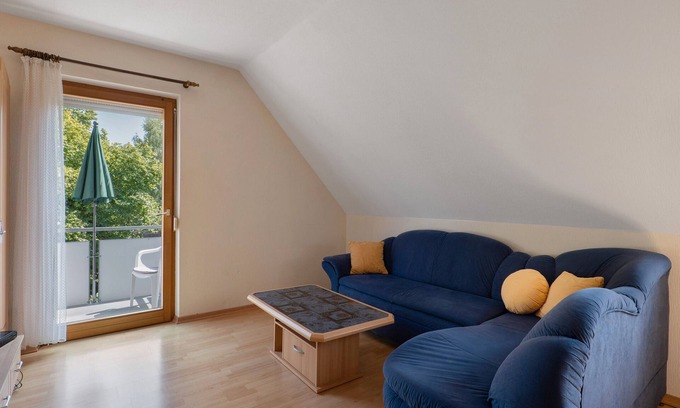 Obersulm Apartment | Apartment 'Holunderbusch' with Balcony and Wi-Fi