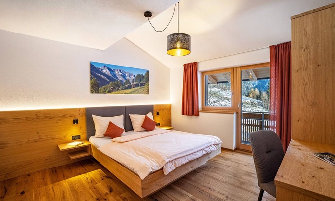 Acereto Apartment | Apartment 'Hubertus - Wasserfallspitz' with Mountain View, Private Terrace and Wi-Fi
