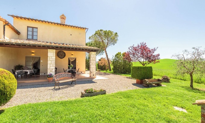 Gallina Apartment | Apartment 'Il Crivello' with Shared Pool, Wi-Fi and Air Conditioning