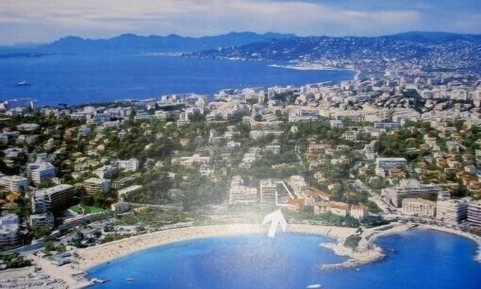 Cap-d'Antibes Apartment | APARTMENT IDEALLY SITUATED 50 METRES FROM THE BEACH AND 200 TO THE OLD TOWN