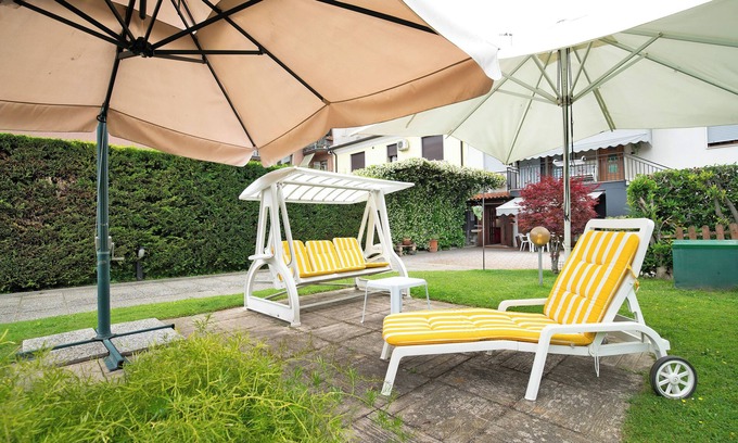 Spinea Apartment | Apartment 'Il Gelsomino' with Shared Terrace, Wi-Fi and Air Conditioning