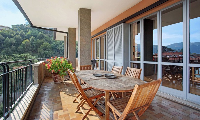Cernobbio Apartment | Apartment "Il Parco Cernobbio" with Lake View, Wi-Fi, A/C, Terrace & Garden