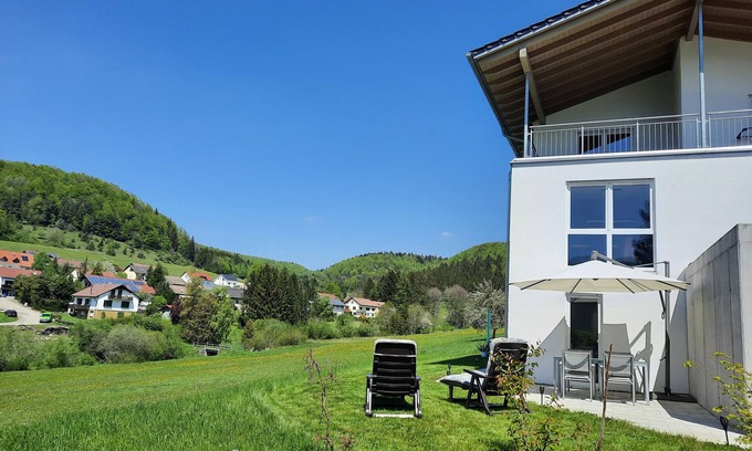 Albstadt Apartment | Apartment 'Im Eyachtal' with Private Terrace, Private Garden and Wi-Fi