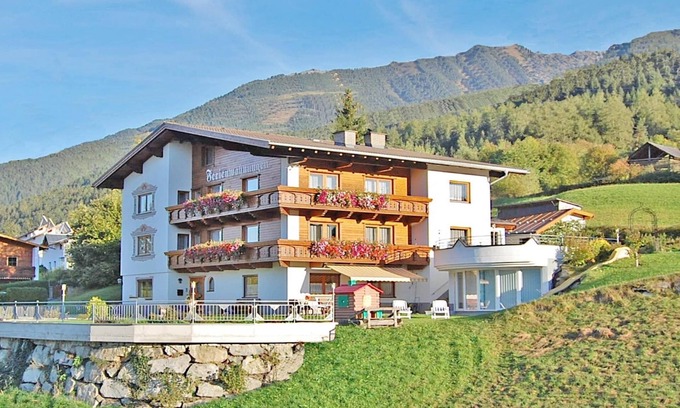 Arzl im Piztal Apartment | Apartment in Arzl-Wald with Mountain Views