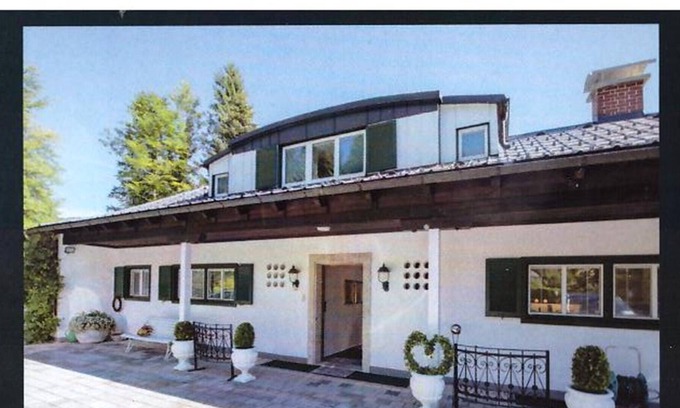 Bad Ischl Apartment | Apartment in a dream location with a view of the local mountain Katrin
