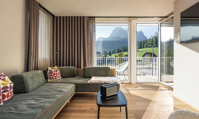 Sesto Apartment | Apartment In A Hotel 'Apartment Relax' with Sea View, Shared Garden and Wi-Fi